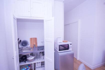 Superb quiet and comfortable studio apartment - image 2