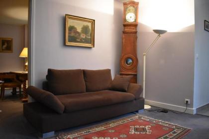 Spacious 1 Bedroom Apartment in Paris 15th - image 1