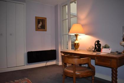 Spacious 1 Bedroom Apartment in Paris 15th - image 16