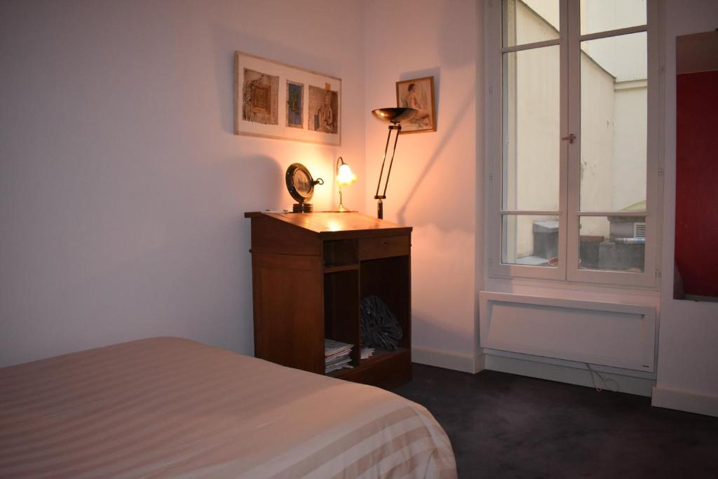 Spacious 1 Bedroom Apartment in Paris 15th - image 4