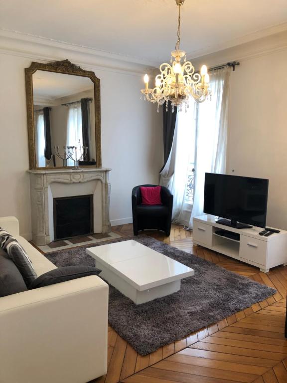 Luxury Apartment La Tour Paris - main image