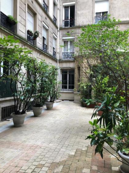 Luxury Apartment La Tour Paris - image 18