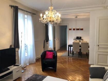 Luxury Apartment La Tour Paris - image 2