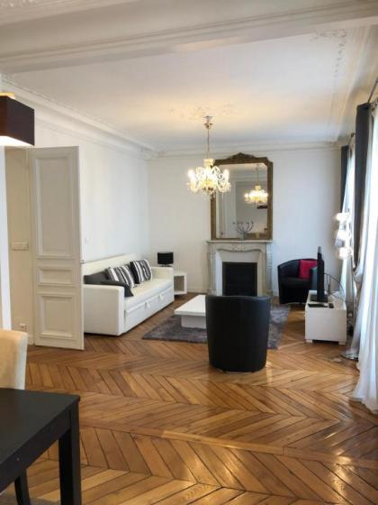 Luxury Apartment La Tour Paris - image 3