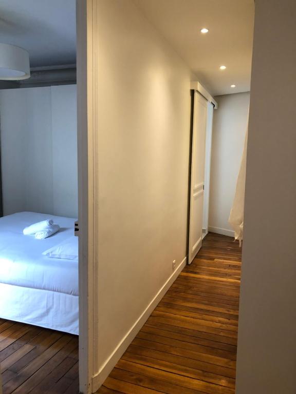 Luxury Apartment La Tour Paris - image 6