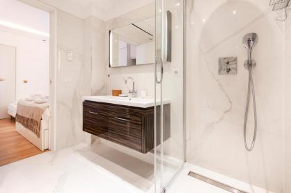 Luxury Montaigne apartment - image 15