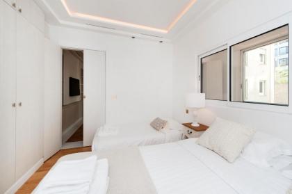 Luxury Montaigne apartment - image 17