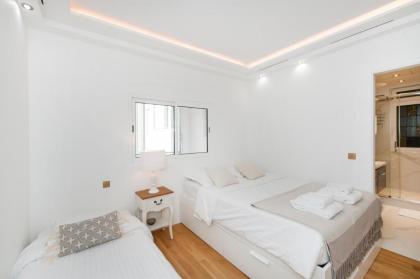 Luxury Montaigne apartment - image 18