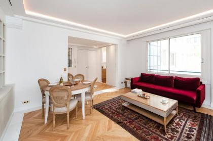 Luxury Montaigne apartment - image 4