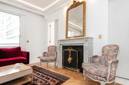 Luxury Montaigne apartment - image 9