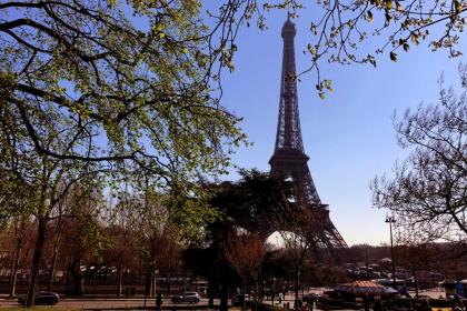 Eiffel Tower Royal Apartment - image 11