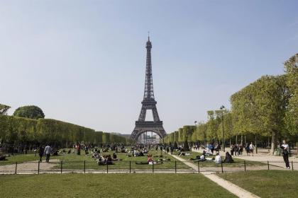 Eiffel Tower Royal Apartment - image 16