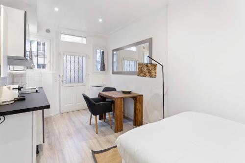 Bright & Modern Studio in Paris - image 2