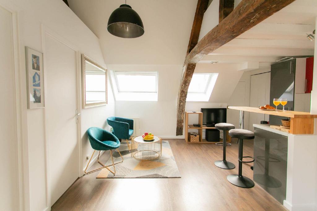 ODEON- CHARMING 3BR IN THE HEART OF SAINT GERMAIN  - main image