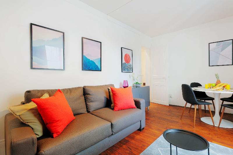 IN THE HEART OF BASTILLE AREA- ELEGANT & CHIC 1BR  - image 2