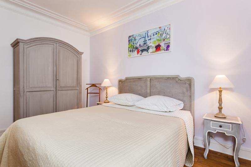 ST GERMAIN- COSY 2BR NEXT TO LE BON MARCHE  - image 2