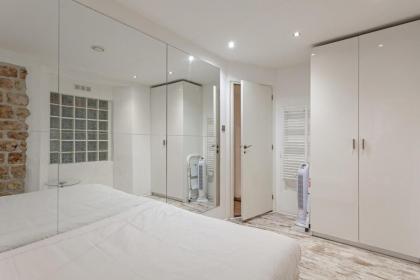 Bright 2 Bedroom Apartment in Paris - image 12