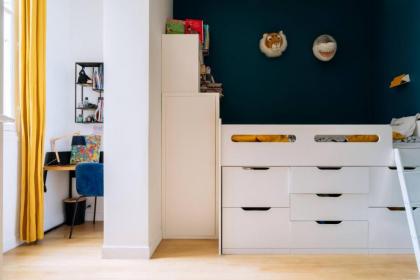 Spacious Parisian Family Apartment In 7th - image 10