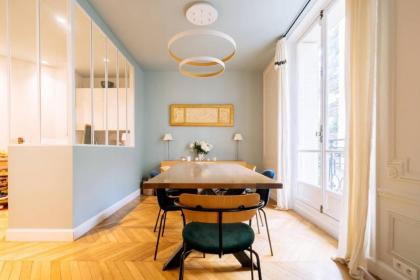 Spacious Parisian Family Apartment In 7th - image 19