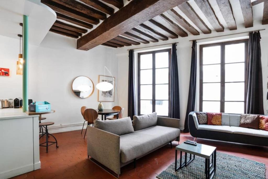 Parisian Apartment With Terrace in Saint Michel-Notre Dame - main image