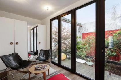 Parisian Apartment With Terrace in Saint Michel-Notre Dame - image 14