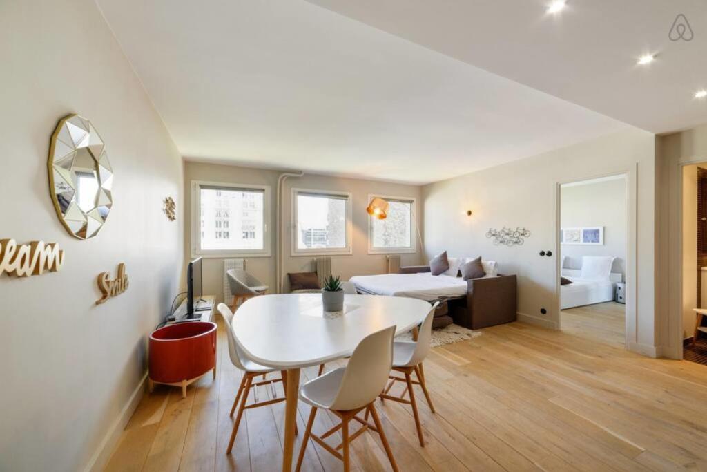 Beautiful 1 Bedroom Apartment near Eiffel Tower - image 7