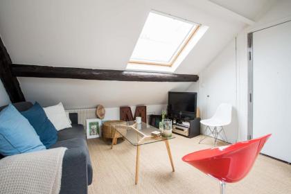 Warm Apartment Near Parc Monceau - image 2