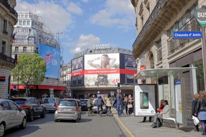 Cosy Mezzanine Studio in the Heart of Paris (4) - image 20