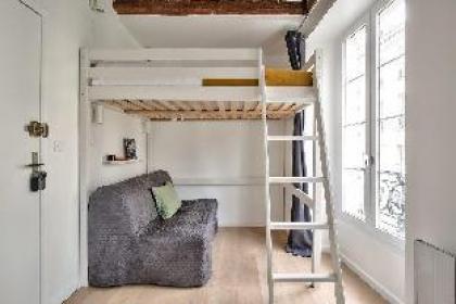 Cosy Mezzanine Studio in the Heart of Paris (4) - image 3