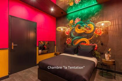 Love Hotel avec nuit insolite au Dandy et Jacuzzi privatise - image 11