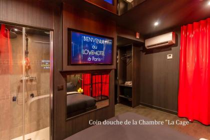 Love Hotel avec nuit insolite au Dandy et Jacuzzi privatise - image 12