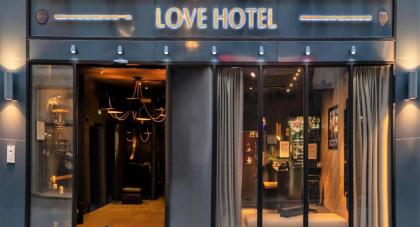 Love Hotel avec nuit insolite au Dandy et Jacuzzi privatise - image 9