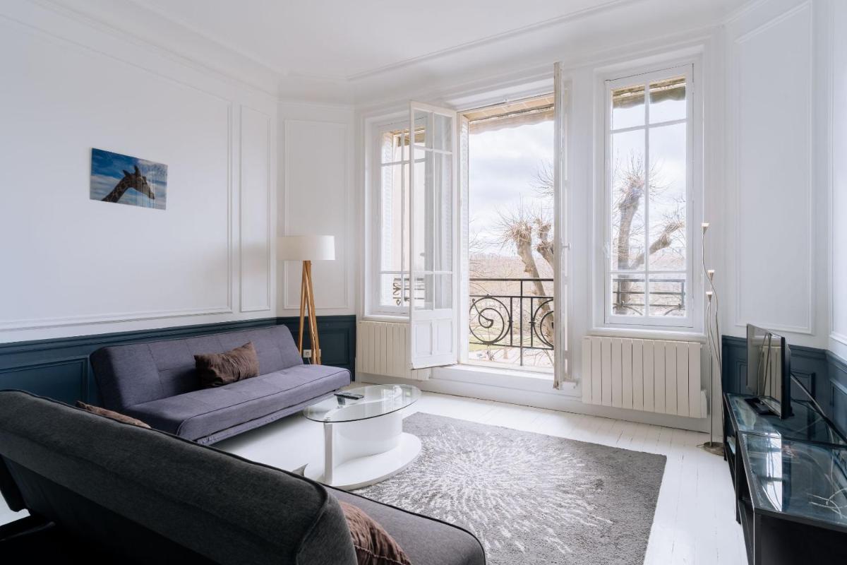 Gorgeous 3 Bedroom Flat at Eiffel Tower - image 2