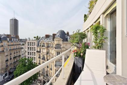 GuestReady - Stunning Apt near Champs Elysées - image 10