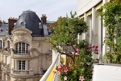 GuestReady - Stunning Apt near Champs Elysées - image 2