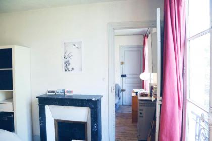 Charming Bright Apartment Near Montmartre - image 14