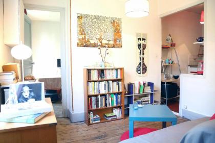 Charming Bright Apartment Near Montmartre - image 5