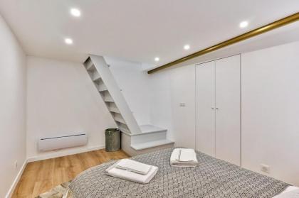 NEW ! Outstanding 2BR & 1BR Apt in Paris 15 - image 11