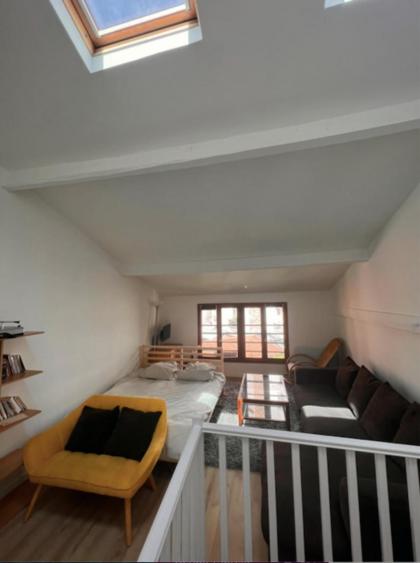 Nice And Bright Equiped Triplex With Wifi - image 13