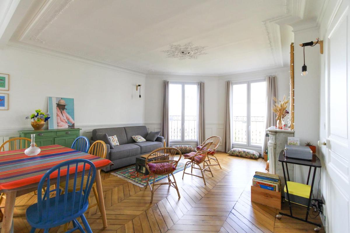 Bright Apartment On The Roofs Of Paris - main image