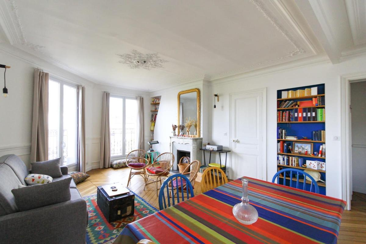 Bright Apartment On The Roofs Of Paris - image 4