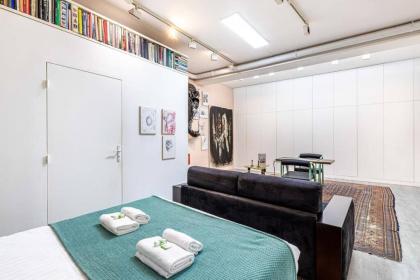 GuestReady- Artist Loft near Bastille - image 10