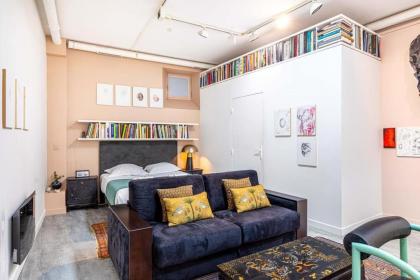 GuestReady- Artist Loft near Bastille - image 4