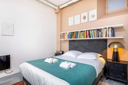 GuestReady- Artist Loft near Bastille - image 8