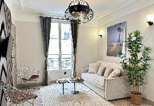 B 836 - Eiffel Tower View  - Parisian apartment - main image