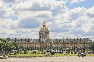 B 836 - Eiffel Tower View  - Parisian apartment - image 7