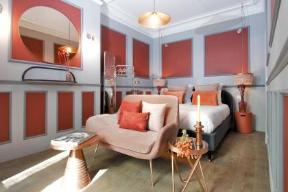 The Lord Byron Suite - image 3