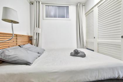 1 Bedroom Le Marais Temple - image 11