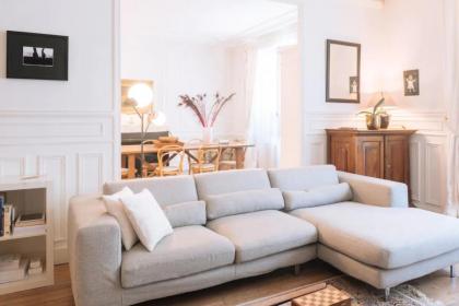 Luxurious 4 Bedroom Apartment next to The Eiffel Tower - image 8