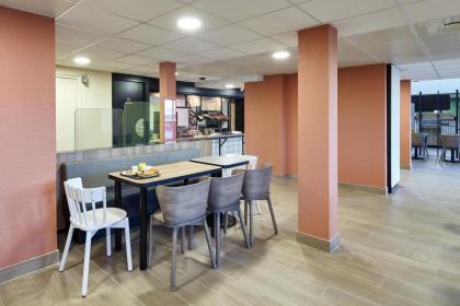 B&B HOTEL Paris Nord Gonesse Parc des Expos - image 11